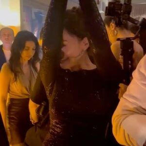 Belçim Bilgin Instagram - Iconic party 🌟 Love you @icontalentofficial 🤍
@zberkis @ayse3 @ebruakel 🥰 @nisantasizihni
Video by my sweetheart @furkankalabalik 🌼