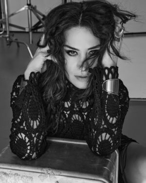 Belçim Bilgin Instagram - #portraits by @larasayilganofficial  for @basiquemagazine 🖤