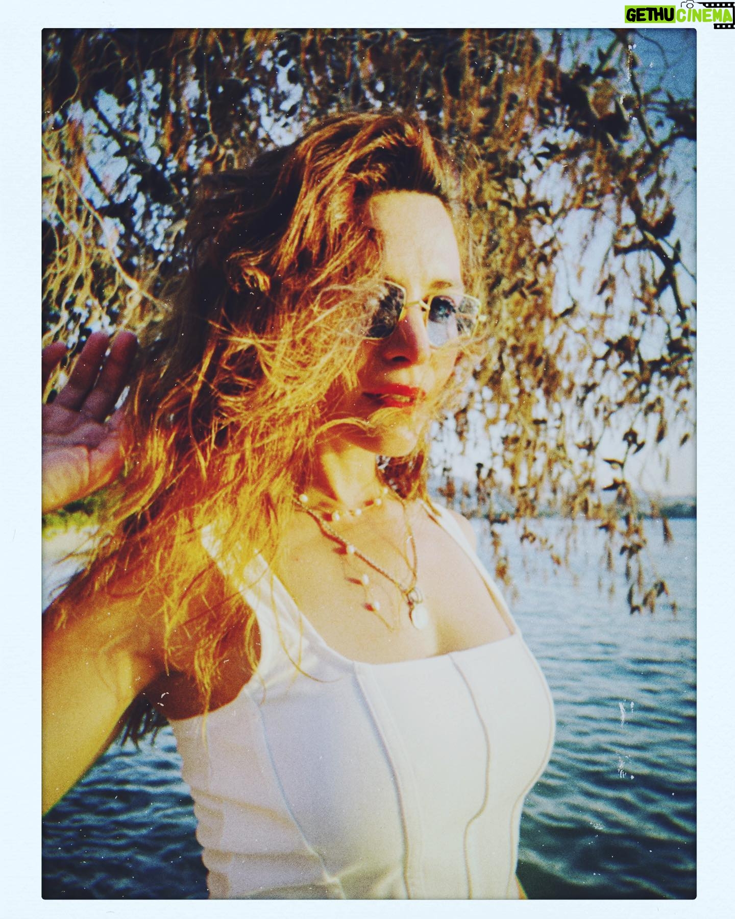 Belçim Bilgin Instagram - @ali_kalyoncu ‘nun gözünden 😉 @magnetquarterly love you! #gantxmq 🌻