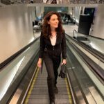 Belçim Bilgin Instagram - Bazı günler çok tatlı!!! Teşekkür ederim canım @aret_vartanyan ve siz muhteşem bir insansınız @nilgunbelgun 🌹🌹 Sonu süprizli 😜 (Bir gün bunu yazacağımı biliyordum 🙃)