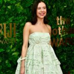 Bel Powley Instagram - 💚 21 hours in NYC with A Small Light fam - so proud of us for winning best new show at The Gotham Awards 💚 Thank you @chercoulter @simonerocha_ 💙 @kirinstagram @josueperezhair 💕 Love you so much @tvphelan @joanrater @susannafogel ✨✨✨✨✨✨✨