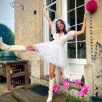 Bel Powley Instagram – 🩷❤️ HEN PARTY ❤️🩷 the most glorious and hilarious weekend 💕 only my mad friends could have this much fun 💕 I love you all SO MUCH 💕 thank you to my bestest ever friend @lolaboothby and @honorpowley @alicefelgate @kittywordsworth for organising it 💕 I’m brimming with joy 💕