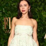 Bel Powley Instagram - 💚 21 hours in NYC with A Small Light fam - so proud of us for winning best new show at The Gotham Awards 💚 Thank you @chercoulter @simonerocha_ 💙 @kirinstagram @josueperezhair 💕 Love you so much @tvphelan @joanrater @susannafogel ✨✨✨✨✨✨✨