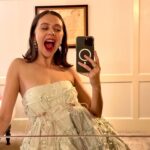Bel Powley Instagram - 💚 21 hours in NYC with A Small Light fam - so proud of us for winning best new show at The Gotham Awards 💚 Thank you @chercoulter @simonerocha_ 💙 @kirinstagram @josueperezhair 💕 Love you so much @tvphelan @joanrater @susannafogel ✨✨✨✨✨✨✨