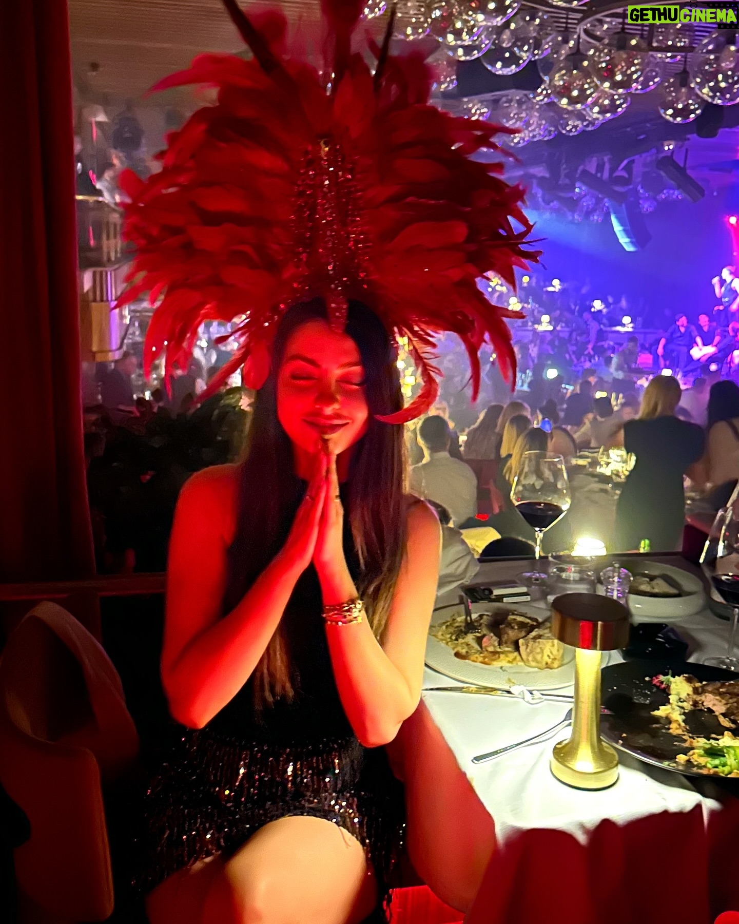 Belemir Temizsoy Instagram - Tüm zamanların en iyisi! 😬 Happy 28 🎈 Her yaşıma, her anıma minnettarım 🤍