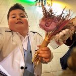 Belemir Temizsoy Instagram - . Gelin çiçeğini zorla kapıp halasına getirmiş. 🥹 Daha kral bir haraket görmedim. 🥲 Çiçekle beş yıllık hayatının ilk selfiesini yapmış, ben baktıkça gülüyorum. 😅