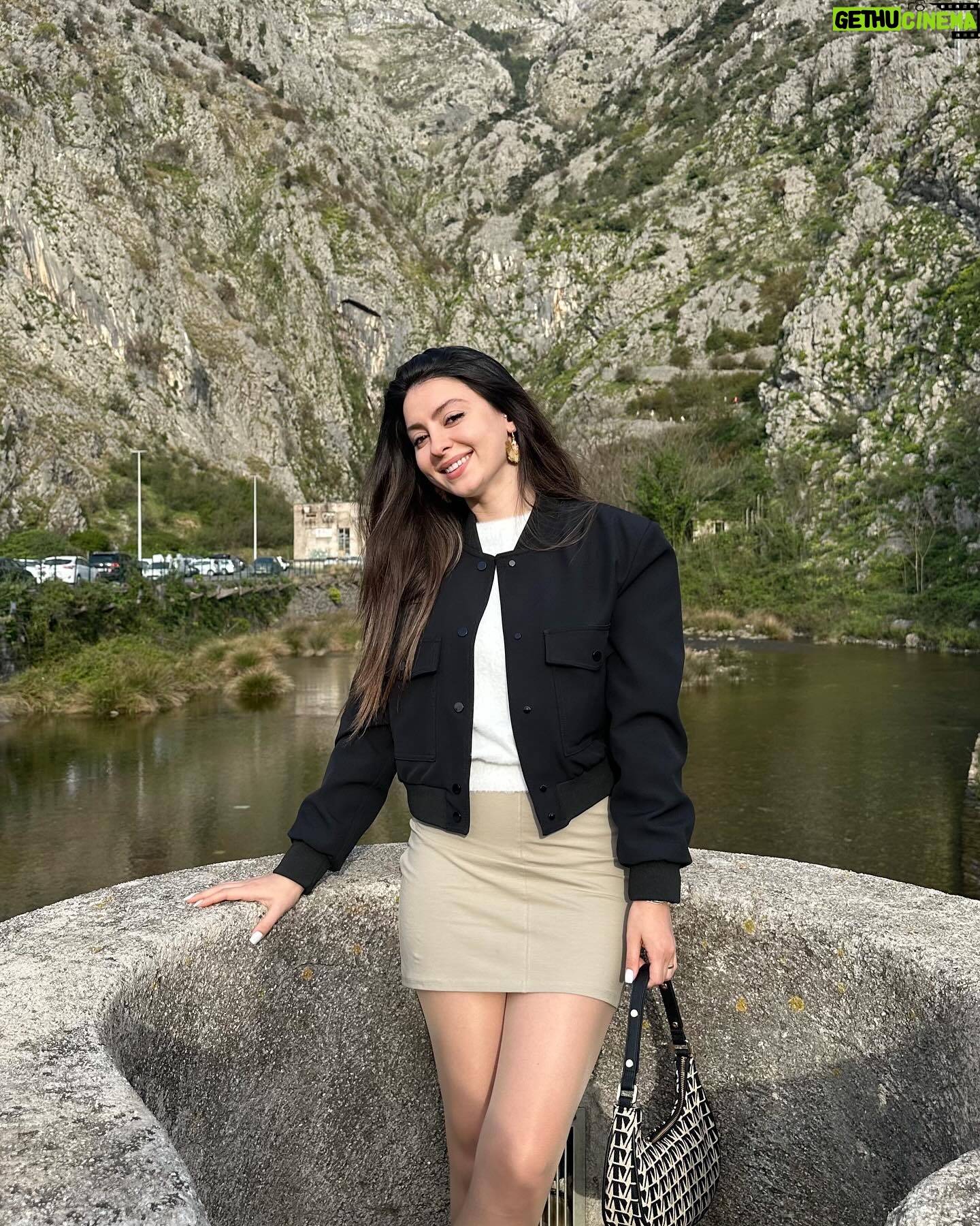 Belemir Temizsoy Instagram - Tekrar buluşacağız 🌅 #montenegro #budva #kotor #porto #svetistefan 🤍