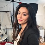 Belemir Temizsoy Instagram - 2022’nin son çekim günü 🎬 Dersine çalışmış Beloyla başlayıp seti bitiren Beloya doğru sağa kaydırrr 🤳