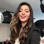 Belemir Temizsoy Instagram - 2022’nin son çekim günü 🎬 Dersine çalışmış Beloyla başlayıp seti bitiren Beloya doğru sağa kaydırrr 🤳