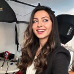 Belemir Temizsoy Instagram - 2022’nin son çekim günü 🎬 Dersine çalışmış Beloyla başlayıp seti bitiren Beloya doğru sağa kaydırrr 🤳