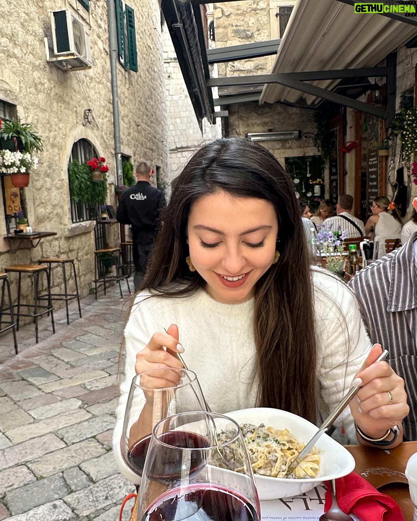 Belemir Temizsoy Instagram - Gluten intoleransımla nasıl mı başa çıkıyorum - böyle 🤪🥲