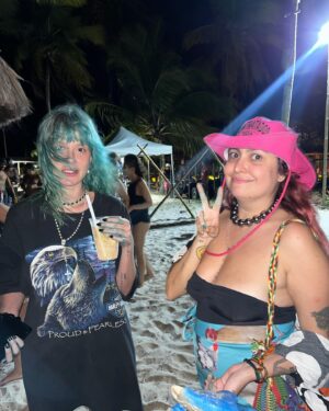 Bella Camero Instagram - Minha primeira foto de 2024
minha primeira jogatina
minhas amigas do tubarao
diogo com barba
alto mar
diogo sem barba
soraya no rolê
gostosas
amizade
fome