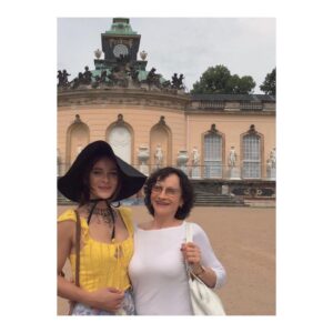 Bella Dayne Instagram - I ❤️ u mum #lavieenrose