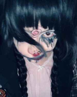 Bella Higginbotham Instagram - it’s givingggg, creepy critter crawling in your yard 🤭🫣
.
#makeup #spookymakeup #makeupartist