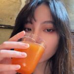 Bella Yang Instagram - 這一個禮拜都是屬於我自己的時間 好久沒有這樣子有這麼多時間 害我一時不知道該做什麼😂 馬上把手機點開找了有什麼展 看完展在台北的路上亂晃 自己去喝了一杯酒 上了音樂剪輯軟體的線上課程 嘗試用內建的音樂弄了一些東西 就這樣一個禮拜也就過了☺️ 原本以為自己不太會安排自己的時間 還一直很著急想這一個禮拜我可以做些什麼 結果才發現，所以事情慢慢來 慢慢生活，就會找到自己最喜歡的步調🖤