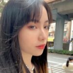 Bella Yang Instagram - 這一個禮拜都是屬於我自己的時間 好久沒有這樣子有這麼多時間 害我一時不知道該做什麼😂 馬上把手機點開找了有什麼展 看完展在台北的路上亂晃 自己去喝了一杯酒 上了音樂剪輯軟體的線上課程 嘗試用內建的音樂弄了一些東西 就這樣一個禮拜也就過了☺️ 原本以為自己不太會安排自己的時間 還一直很著急想這一個禮拜我可以做些什麼 結果才發現，所以事情慢慢來 慢慢生活，就會找到自己最喜歡的步調🖤