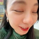 Bella Yang Instagram - #卡貝妻妻日記 #CBdiary 240512 這週比較常去外面活動， 第一次吃了螺絲粉，奇怪？沒有很臭呀！ 第一次小貝吃到新鮮山竹～ 山竹的味道該怎麼形容呀？ 小貝想把我賣掉，確定有人要買？ 春春的頭髮是我們家最順的， 完全可以代言海倫仙度絲！ 窗外一片美麗的海景，但我只看到最後一張照的樣子 🤣