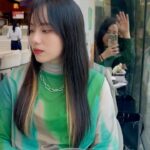 Bella Yang Instagram - #卡貝妻妻日記 #CBdiary 240512 這週比較常去外面活動， 第一次吃了螺絲粉，奇怪？沒有很臭呀！ 第一次小貝吃到新鮮山竹～ 山竹的味道該怎麼形容呀？ 小貝想把我賣掉，確定有人要買？ 春春的頭髮是我們家最順的， 完全可以代言海倫仙度絲！ 窗外一片美麗的海景，但我只看到最後一張照的樣子 🤣