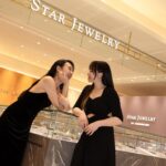 Bella Yang Instagram - 「堅信自我才能散發出自信的光芒」 每一個自己喜歡上的珠寶 都是一段故事的開始 從小女孩那時覺得漂亮開始喜歡玩具飾品 到現在成為女人後去挑選能讓自己散發更多自信的珠寶 每一段的你都是擁有獨特的光芒 以前在挑飾品時總是會對一些圖案情有獨鍾 這次在日本的首席輕珠寶品牌 STAR JEWELRY 看到了各式各樣的太陽、月亮設計珠寶，像是把整個宇宙戴在身上一樣 那天我最最最想當場帶走的就是2024限量夏季新品「CLEAR CELESTIAL」，以壓克力材質結合K金珠寶製成，超級特別！手環真的好好看！！就像是把整個宇宙濃縮在裡面，帶著神秘又清新的感覺 去找一個能讓你故事開始的珠寶吧！ 現在加入STAR JEWELRY官方LINE@帳號 並留下會員資料即可獲得300元購物金 消費滿一萬元即可折抵🤍 #starjewelrytw #starjewelry #日系輕珠寶 @starjewelry_taiwan