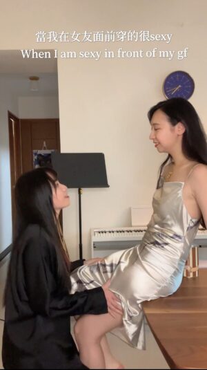 Bella Yang Instagram - 就跟你說⋯☺️

這樣子吃東西很容易掉！
春滿會吃到！等一下拉肚子你帶去看嗎？？！