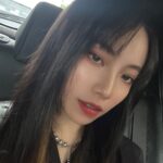 Bella Yang Instagram - 這一個禮拜都是屬於我自己的時間 好久沒有這樣子有這麼多時間 害我一時不知道該做什麼😂 馬上把手機點開找了有什麼展 看完展在台北的路上亂晃 自己去喝了一杯酒 上了音樂剪輯軟體的線上課程 嘗試用內建的音樂弄了一些東西 就這樣一個禮拜也就過了☺️ 原本以為自己不太會安排自己的時間 還一直很著急想這一個禮拜我可以做些什麼 結果才發現，所以事情慢慢來 慢慢生活，就會找到自己最喜歡的步調🖤
