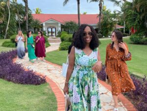 Bellamy Young Instagram - #FBF to a glorious trip with my #Scandal ladies to @casadecampodr in the #DomincanRepublic 🤩❤️🎉
Time together these days can be rare, which makes it extra delicious & makes me extra grateful. (& yes: all were invited: this is who was able to make the dates work- believe me, we partied on everyone's behalf😄) #CasaDeCampoResort hosted us with open arms: yummy food, perfect beaches, & all the extra curriculars we could possibly think of. An especially big thank you goes out to @howelltalentrelations who helped make this dream come true for us. Where to next, ladies? Can't wait for more adventures! ps: check out @ktqlowes 's photo diary in @people (link in my Insta bio)! #TravelPartner #DR #ScandalLadies #ScandalFam #OverACliff 🥰🇩🇴👑🔥❤️🎉