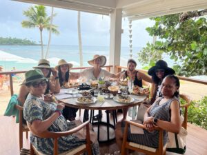 Bellamy Young Instagram - #FBF to a glorious trip with my #Scandal ladies to @casadecampodr in the #DomincanRepublic 🤩❤️🎉
Time together these days can be rare, which makes it extra delicious & makes me extra grateful. (& yes: all were invited: this is who was able to make the dates work- believe me, we partied on everyone's behalf😄) #CasaDeCampoResort hosted us with open arms: yummy food, perfect beaches, & all the extra curriculars we could possibly think of. An especially big thank you goes out to @howelltalentrelations who helped make this dream come true for us. Where to next, ladies? Can't wait for more adventures! ps: check out @ktqlowes 's photo diary in @people (link in my Insta bio)! #TravelPartner #DR #ScandalLadies #ScandalFam #OverACliff 🥰🇩🇴👑🔥❤️🎉