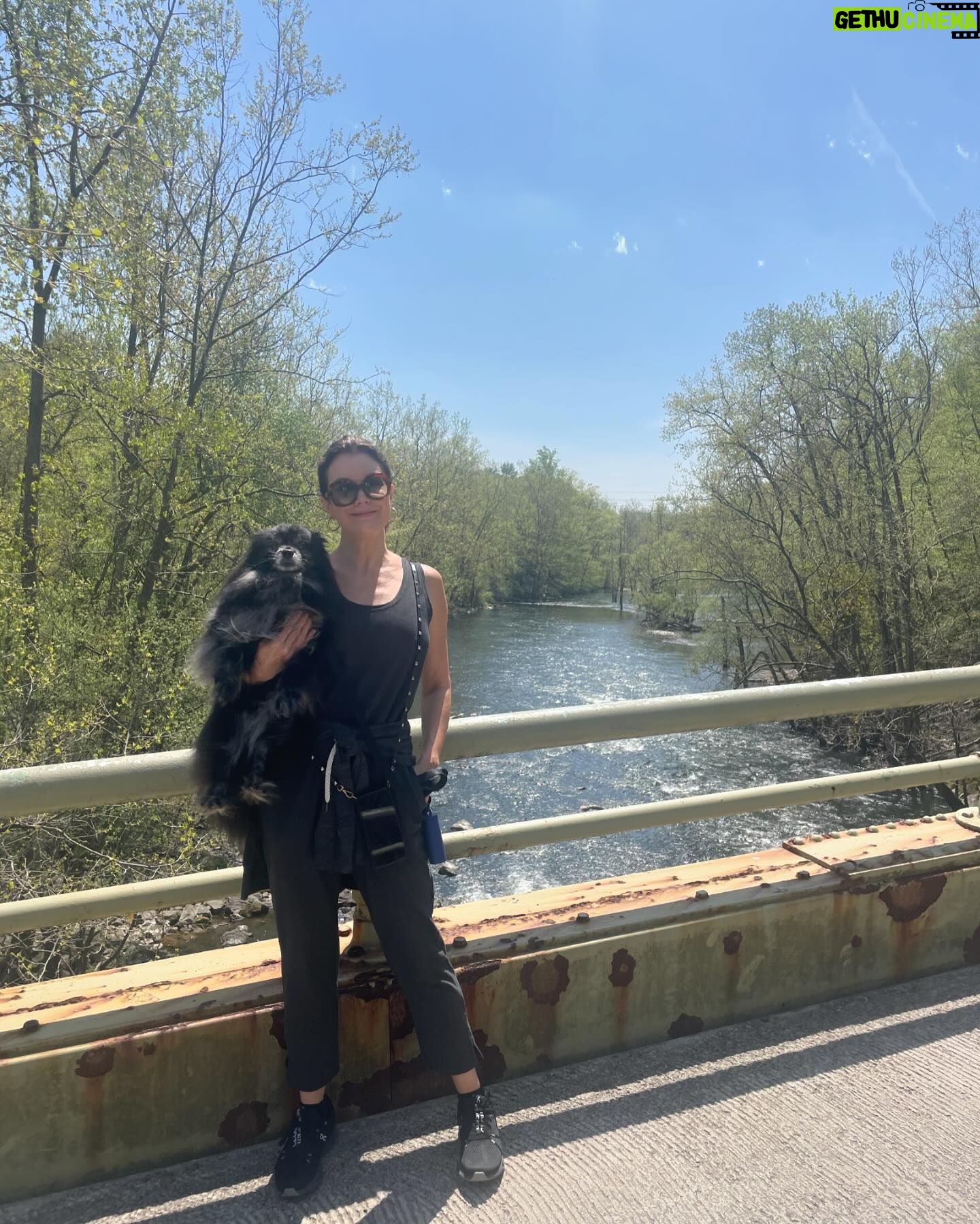 Bellamy Young Instagram - Pretty day in the pretty woods with a pretty lady! 🥰 Just what my heart needed today. Hope you're having a nourishing day too, whatever you're up to! Sending everybody so much love! #ForestBathing #Hiking #HappyPlace