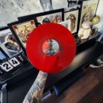 Bely Basarte Instagram – Este vinilo nació hace un año en forma de idea y hoy es una realidad entre nuestras manos. Han sido unas cuantas las personas trabajando para que esto ocurra y os quiero dar las gracias 📢❤️ aquí y ahora:

@alexgranero por el emotional support y acompañarme con compo y produ en No te necesito, Todo va a estar bien y Si la luz se va

@christiannlyon por ayudarme a gestionar todo lo que no se ve para que exista lo que sí

@joshxberrios por tu tiempo y talento en compo y produ de los temas M-40, Tanta Adrenalina y BDH

@fernandoboix por dejarme crear contigo y producir Contigo (hehe)

@omglobal que, aparte de todos los videoclips que han puesto imagen a este trabajo, han diseñado todo el vinilo con fotos de @alelanoix y @stteveenn, estilismos de @luchocampos_ y @andreaegidomuah

@soyalberto.vela por juntarte conmigo a escribir con tanto cariño, por las demos que serán himnos

@altafonte_spain por ayudarme a que estas canciones lleguen a vuestras vidas y a vuestras casas literalmente

Por supuesto, gracias a vosotrxs por hacer posible este sueño otra vez más 😭❤️✨️
