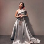 Bely Basarte Instagram – Anoche fue un sueño hecho realidad, no podría estar más contenta. Gracias @disneyspain y @lvidalmusic por contar con mi voz para una gala tan especial, a @luchocampos_ por vestirme como una princesa junto a @diazar_atelier y @plashioncomunicacion, a mis queridas @naogayoso y @dreiacasanova por empoderarme con ese pedazo de maqui y a todo el equipo de personas que estuvisteis trabajando para que fuese una noche mágica. 🩷✨️ el último vídeo lo grabó mi mami con su móvil/patata, así que la calidad es regu pero tiene más amor que cualquiera.