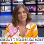 Benedita Pereira Instagram - Eu já só tinha 2 peças para fazer mas achei por bem ir falar delas e desta loucura que andamos q preparar ao Jornal da 2 da @rtp_2 . 2 espetáculos, o mesmo elenco, o mesmo cenário, tudo na mesma noite, com um só bilhete. É uma oportunidade única para toda a equipa e para o público. Bom, na verdade são 4 oportunidades, e começam já amanhã! Para quem gosta de teatro, para quem gosta de actores, para quem gosta de tragédias, para quem gosta de História e de histórias de portuguesas. Vinde gente amiga! Eu não sou muito boa a falar sobre os espetáculos como podem ver, mas garanto-vos que sou melhor a fazê-los. Estreia amanhã no @teatronacionalsaojoao , “Bernardo Santareno x 2” Link para bilhetes na bio.