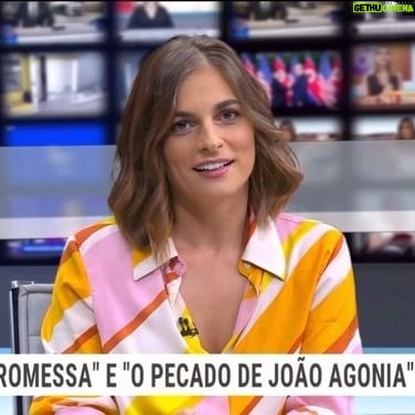 Benedita Pereira Instagram - Eu já só tinha 2 peças para fazer mas achei por bem ir falar delas e desta loucura que andamos q preparar ao Jornal da 2 da @rtp_2 . 2 espetáculos, o mesmo elenco, o mesmo cenário, tudo na mesma noite, com um só bilhete. É uma oportunidade única para toda a equipa e para o público. Bom, na verdade são 4 oportunidades, e começam já amanhã! Para quem gosta de teatro, para quem gosta de actores, para quem gosta de tragédias, para quem gosta de História e de histórias de portuguesas. Vinde gente amiga! Eu não sou muito boa a falar sobre os espetáculos como podem ver, mas garanto-vos que sou melhor a fazê-los. Estreia amanhã no @teatronacionalsaojoao , “Bernardo Santareno x 2” Link para bilhetes na bio.