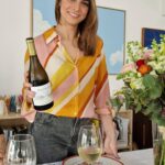 Benedita Pereira Instagram - Sabem o que não pode mesmo faltar no meu almoço de Páscoa? Alegria regada com um bom vinho do Douro (não fosse eu uma mulher do Norte!) Duorum Colheita branco é o rei da mesa para estes dias e faz sempre muito sucesso (como eu 😂)! @duorumwines P u b #duorum #duorumwines #joaoportugalramos