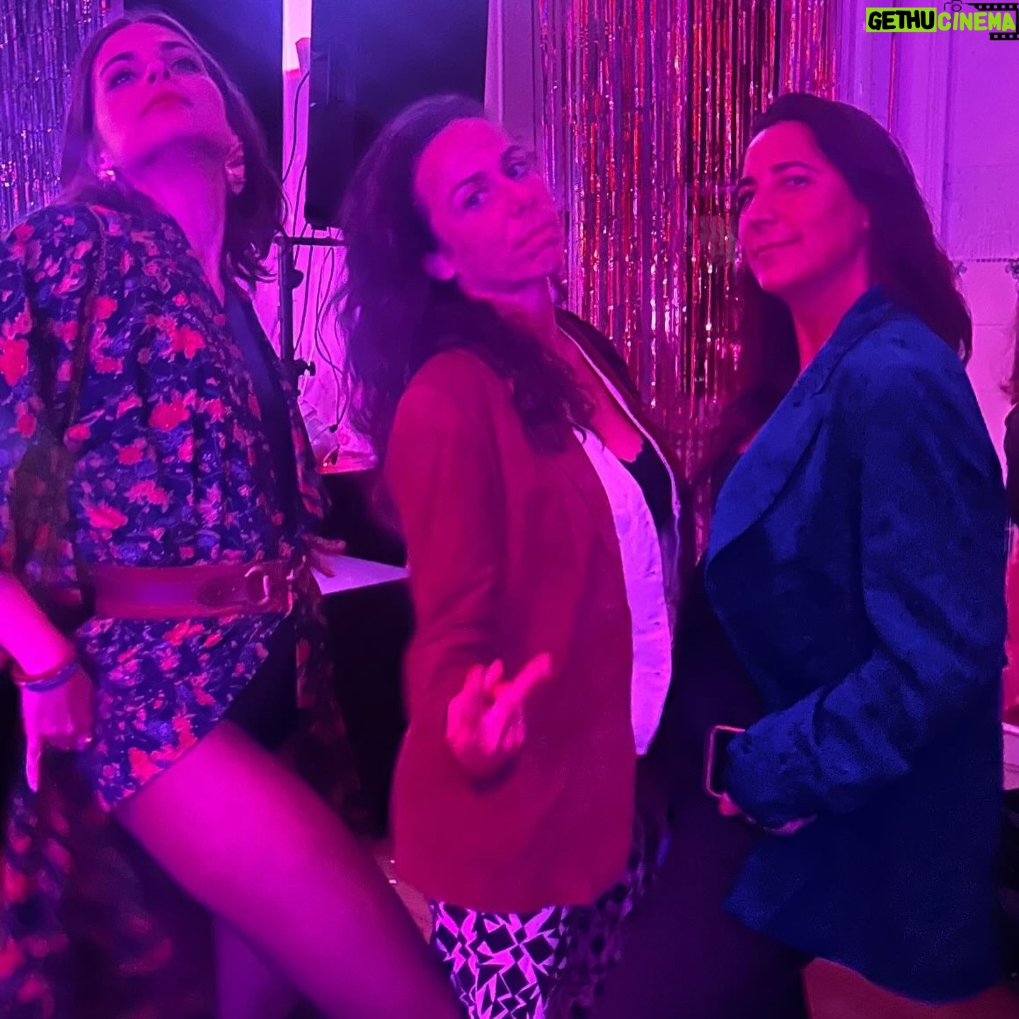 Benedita Pereira Instagram - Yesterday was Leg Day. E o já habitual festão do ano do Nelito, da Raquel e do João. They nailed it, again! 🥳❤️😍 🎵💃🏻👯