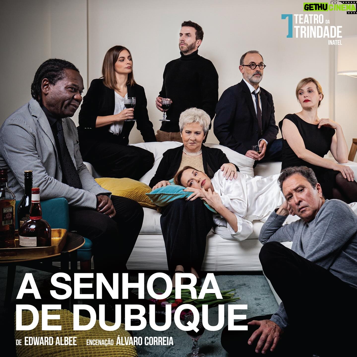 Benedita Pereira Instagram - A sorte que eu tenho em trabalhar com este grupo, sou mesmo uma privilegiada, só me calham colegas incríveis em todos os projectos! 🍀 Já não falta muito para estrear 🥰 Já compraram os vossos bilhetes? ‘A Senhora de Dubuque’ De Edward Albee Tradução João Paulo Esteves da Silva Encenação Alvaro Correia Com Alberto Magassela, Álvaro Correia, Benedita Pereira, Cucha Carvalheiro, Fernando Luís, Manuela Couto, Renato Godinho e Sandra Faleiro Cenografia e figurinos Nuno Carinhas Desenho de luz Manuel Abrantes Assistente de encenação Bruno Soares Nogueira Assistente de cenografia Henrique Pimentel Construção de cenário Buril Workshop Produção executiva Nuno Pratas Assessoria de imprensa Culturproject Mafalda Simões Produção Teatro da Trindade INATEL e Culturproject Fotos de ensaio: @adrianofilipe