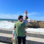 Benedita Pereira Instagram - Setembro e Outubro resumidos num dump sem ordem particular de tempo ou interesse. 4 personagens, 3 peças e uma curta-metragem, demasiadas cidades para enumerar, família, amizades para a vida e muitas horas de comboio, avião, autocarro e carro. Sobrevivi e fui feliz. Por isso aqui fica um nadinha do tudo o que se passou! ❤️✨