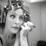 Benedita Pereira Instagram - Estamos prontos ✨ Estamos felizes! Estreamos hoje ‘A Senhora de Dubuque’ de Edward Albee no @teatrodatrindade Encenação de Álvaro Correia E este elenco lindíssimo e igualmente parvíssimo que o @renato_o_godinho fotografou em bastidores. Venham ver-nos! ❤️