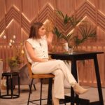 Benedita Pereira Instagram - Fui fazer ‘a entrevista que ninguém quer dar’ ao @emfamiliatvi e fartei-me de rir e dizer disparates como sempre. Ah e aproveitei para falar do espectáculo “A Senhora de Dubuque” que está em cena no Teatro da Trindade até 21 de Abril! Quem viu? Obrigada caros conterrâneos @maria_cerqueira_gomes e @ruben_rua pelos jogos e pela galhofa. @vanessamarquesstyling @jijilcollection @sarasousapinto