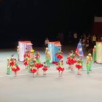 Benedita Pereira Instagram - Não haverá melhor forma de comemorar o dia da criança do que ser madrinha da Marcha mais bonita de Lisboa: a Marcha Infantil da Voz do Operário! Ontem fizemos a nossa primeira aparição na Meo Arena e foi lindo! É um orgulho ser madrinha de tanta criança bonita e talentosa. Obrigada por me deixarem fazer parte ❤️🌹🪴☘️