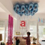 Benedita Pereira Instagram - A de Alegria, A de Amor, A de Aniversário, A de Álvaro. O Sr Álvaro fez 3 anos e foi uma bela desculpa para decorar a casa com pirosadas, pôr toda a gente a usar chapéus ridículos e comer o carro do Regresso ao Futuro que sabia a chocolate. Foi bonita a festa. E o Álvaro é um senhor de 3 anos muito feliz! ❤️😀🥳