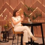 Benedita Pereira Instagram - Fui fazer ‘a entrevista que ninguém quer dar’ ao @emfamiliatvi e fartei-me de rir e dizer disparates como sempre. Ah e aproveitei para falar do espectáculo “A Senhora de Dubuque” que está em cena no Teatro da Trindade até 21 de Abril! Quem viu? Obrigada caros conterrâneos @maria_cerqueira_gomes e @ruben_rua pelos jogos e pela galhofa. @vanessamarquesstyling @jijilcollection @sarasousapinto