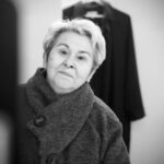 Benedita Pereira Instagram - Estamos prontos ✨ Estamos felizes! Estreamos hoje ‘A Senhora de Dubuque’ de Edward Albee no @teatrodatrindade Encenação de Álvaro Correia E este elenco lindíssimo e igualmente parvíssimo que o @renato_o_godinho fotografou em bastidores. Venham ver-nos! ❤️