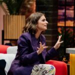 Benedita Pereira Instagram - Hoje no @5meianoite a falar das últimas sessões de ‘A Senhora de Dubuque’ no @teatrodatrindade , a oferecer @vinhoquesefoda e picante fodido ao @mr_filadagodaaa e ao @vascopalmeirim , a dizer muitas asneiras mas essencialmente a falar e a rir MUITO 😂 . Ah e também conheci a @marianabossy que entrou mesmo à “boss!”😅 Não percam hoje na @rtppt 🍷😃 @vanessamarquesstyling @psophia_official @livianacontiofficial @sarasousapinto @aldo_shoes