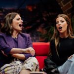 Benedita Pereira Instagram - Hoje no @5meianoite a falar das últimas sessões de ‘A Senhora de Dubuque’ no @teatrodatrindade , a oferecer @vinhoquesefoda e picante fodido ao @mr_filadagodaaa e ao @vascopalmeirim , a dizer muitas asneiras mas essencialmente a falar e a rir MUITO 😂 . Ah e também conheci a @marianabossy que entrou mesmo à “boss!”😅 Não percam hoje na @rtppt 🍷😃 @vanessamarquesstyling @psophia_official @livianacontiofficial @sarasousapinto @aldo_shoes