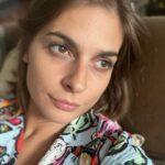 Benedita Pereira Instagram - 1 - eu de férias a sair de um mergulho 2 - eu de férias feliz e “plena” 3 - eu hoje morta depois de dois ensaios corridos de 2 espetáculos. Bernardo Santareno x 2 (A Promessa e O Pecado de João Agonia) estreia dia 19 de Outubro no @teatronacionalsaojoao . Mais infos em breve.
