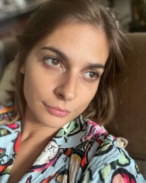 Benedita Pereira Instagram - 1 - eu de férias a sair de um mergulho 
2 - eu de férias feliz e “plena”
3 - eu hoje morta depois de dois ensaios corridos de 2 espetáculos. 

Bernardo Santareno x 2 (A Promessa e O Pecado de João Agonia) estreia dia 19 de Outubro no @teatronacionalsaojoao . Mais infos em breve.
