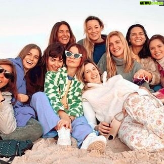 Benedita Pereira Instagram - As minhas amigas são melhores e mais giras do que as tuas. Kémêmassim. Feliz Natal!