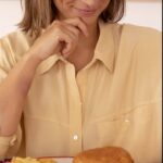 Benedita Pereira Instagram - Ai filhinhos que isto quando é para ser, tem mesmo de ser! E então agora que o @burgerkingportugal lançou, em edição limitada, o Smoky Steakhouse de frango! Com o famoso molho barbecue, queijo cheddar fumado, fatias de bacon, cebola crocante, maionese, alface e tomate frescos e pão brioche tostado! Hmmmmm!! Não vais querer perder o teu, pois não? Encomenda pela app Burger King e chega-te rápido, quente e crocante! #BurgerKing #SmokySteakhouse PUB