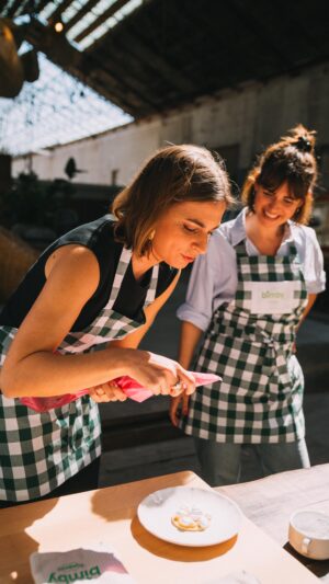 Benedita Pereira Instagram - GIVEAWAY FLASH 24H!
Para provar que todas as cozinhas têm valor, a Bimby lançou uma campanha de retoma, onde ao entregar qualquer pequeno eletrodoméstico de cozinha, recebes um desconto, a partir de 100€ na compra da tua Bimby. Para celebrar esta mega novidade tenho uma Bimby TM6 para oferecer! Para te habilitares a ganhar só precisas de:
- Seguir a minha página e a da @bimbyportugal 
- Deixar like nesta publicação
- identificar 3 pessoas nos comentários (podem comentar quantas vezes quiserem)
- partilhar esta publicação nos stories (com o meu tag e da @bimbyportugal - olhem que vou ver se partilharam!)

Giveaway válido até às 10h00 de 18/03/2024. O vencedor é anunciado dia 20 de março nos stories. 
Boa sorte!