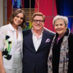 Benedita Pereira Instagram - Eu ladeada pelos meus ídolos @cuchacarvalheiro e @herman.jose.oficial , os dois responsáveis (cada um à sua maneira) pelo início do meu percurso como actriz. Fiquem a saber mais sobre o espectáculo “A Senhora de Dubuque” em cena no @teatrodatrindade e outras curiosidades das nossas vidas, amanhã no ‘Cá por Casa’ na RTP1 Styling: @vanessamarquesstyling @psophia_official @globalpress_showroom